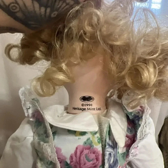 Heritage Signature Collection Porcelain Doll 1990 Vintage Curly Hair Floral - Picture 7 of 8